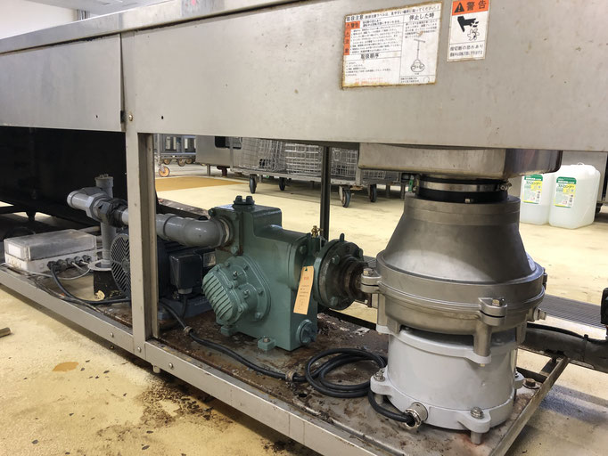 病院設備の粉砕機内臓シンクのディスポーザー新品取付